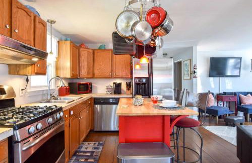 5 Min to Beach Yard w Fire Pit - Foto 3