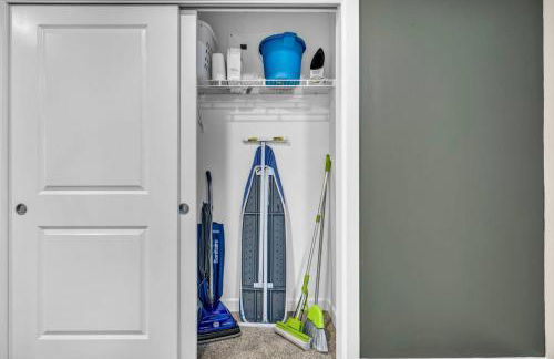 14th Floor Lux Downtown Condo w/ LAKE VIEWS & Gym - Photo 40