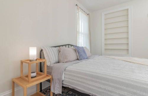 Midcentury Modern - central location to all - Foto 34