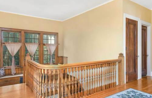 Historic Tudor with River Views & Fun Gaming Room - Foto 27