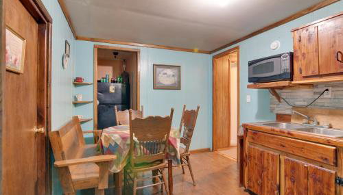 Serene Green Forest Hideaway with Spacious Yard - Foto 4