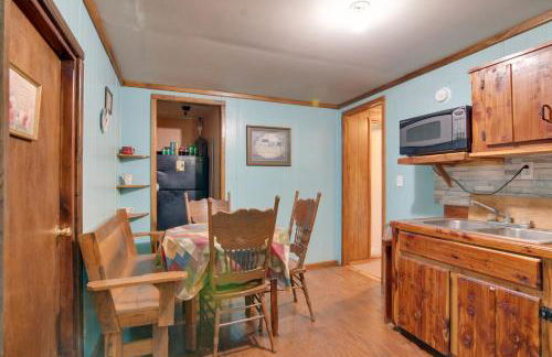 Serene Green Forest Hideaway with Spacious Yard - Foto 4