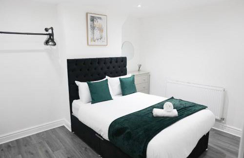 Central Location Liverpool, Modern Home, 4 BR, Sleeps 9, Free Parking - Foto 8