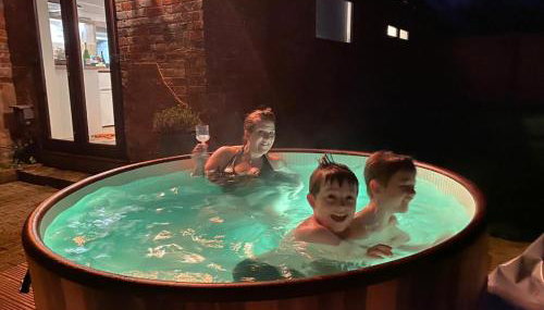 Beautiful Barn Conversion, 3 Bed, hot tub, sauna, gym, enclosed garden - Foto 3