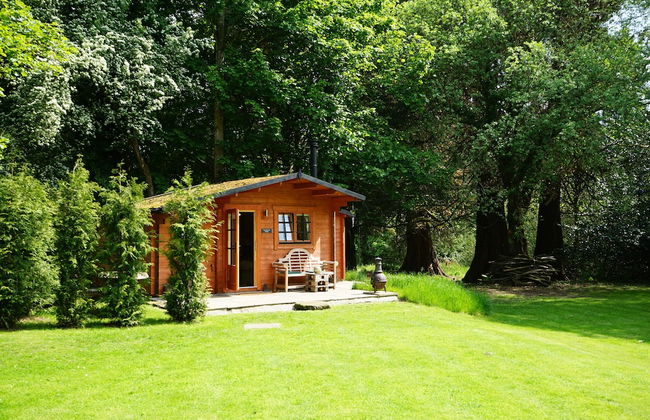 1-bed Cabin, 2 Adults, Wood Burning Hot Tub & Fire - Photo 35