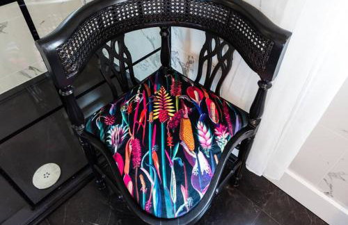 Beachside period family home. 5 BR spacious, comfortable. - Photo 27