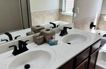 4 Bedrooms Private Backyard Smoke Room Garden Tub - Foto 22