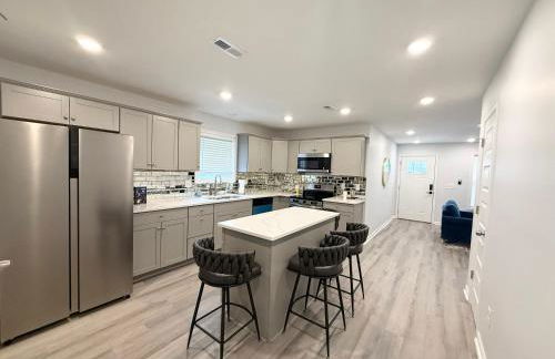 Bright, Cozy & Convenient - Minutes from UAB, Airport and Downtown Fun! - Foto 28