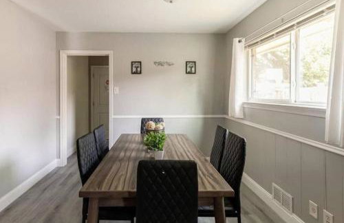 4 Bed 3 Bath House, Spacious, Smart TVs in all rooms, Whole house to yourself - Foto 9