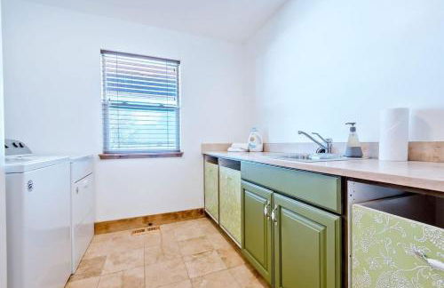 Family Fun Fireplace & Huge Deck - Photo 41