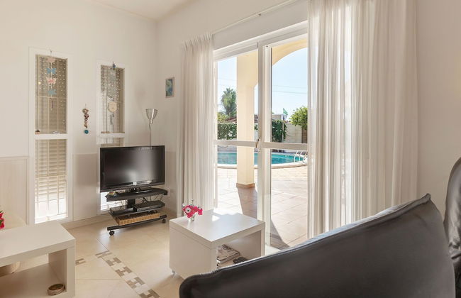 Detached Villa With a Large Private Swimming Pool - Foto 8