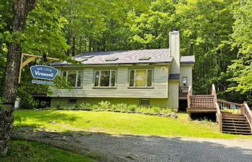 Wine Moose w Hot tub Fireplace Sauna 9min to Mt Snow - Foto 1