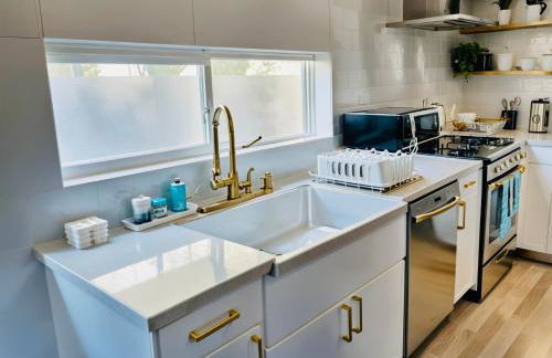 Stay in Style Hollywood Residences with Free Parking - Foto 42