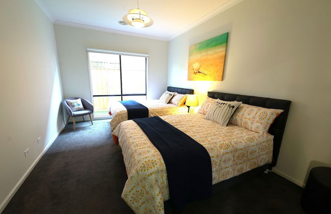 Luxury 9 BRM House in Melbourne - Photo 10