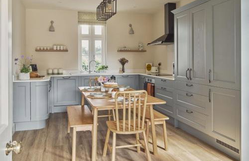 Bridge House at Woodhall Estate - Photo 4