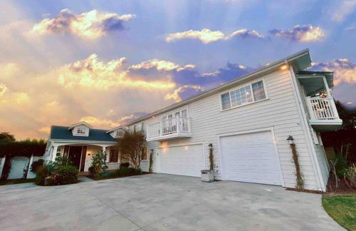 New Charming Spacious Disneyland Pool Home - Photo 27