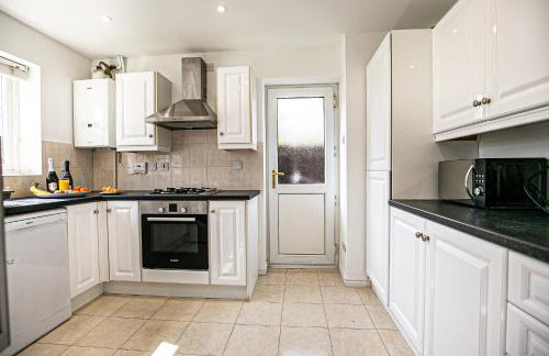 Milton Keynes for Families and Contractors with Private Parking - Foto 33