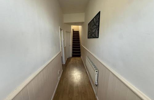 Central 3BR Home - Huddersfield Serviced Accomodation - Walk to Station & Town - Business Travellers - Families - Students - Photo 40