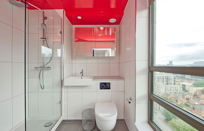 Elegant Two-bedroom Apartment in Vibrant Poplar - Foto 15