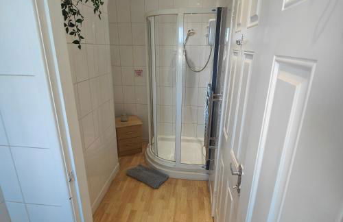 Home from home - 2 bedroom apartment - Foto 9