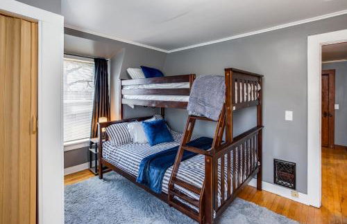 Spacious Home with In-Unit Laundry, Parking, 1GB WiFi, & Patio Deck - Foto 6