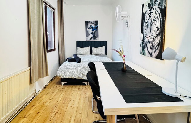 Cozy 3BR Apt with Garden Sleeps 10 - Foto 45