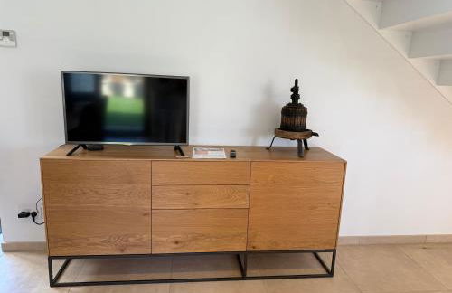 Le Pressoir, maison au calme, grand jardin, vue dégagée sur les champs, belle terrasse, 3 chambres, 2 sdb, 2 WC, parking privé, 5 kms de Bayeux et 7 kms plage d'Arromanches au coeur des plages du débarquement - Foto 13