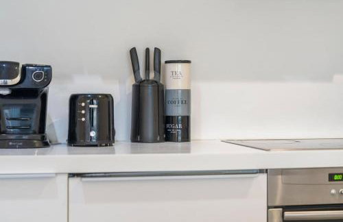 High-Rise Luxury 2-Beds and 2-Baths - Central - Relocation, and Family Friendly - Foto 39