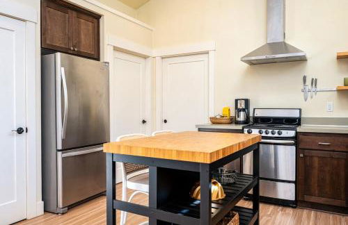 Cozy Laurelhurst Retreat - Photo 20