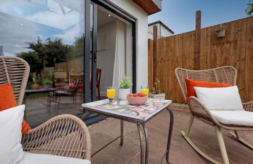 Beautiful 5 bed house, relaxing garden and driveway parking 10 min to the beach - Foto 37