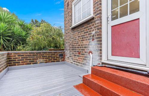 Modern 4 Bed house Ideal for Groups, Contractors near City Airport & O2 Arena, free parking & Wifi included - Foto 37