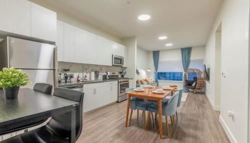 Blue Breakaway with Free Parking and Sleeps 9, Book 7 days, Get 20 Percent OFF - Foto 2