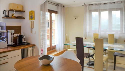 3 Bedroom Awesome Apartment In Autun - Foto 4