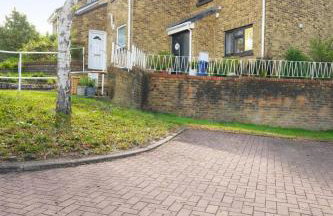 Modern 3 Bedroom Home, Free Parking, Garden, Sleeps 7 - Photo 20