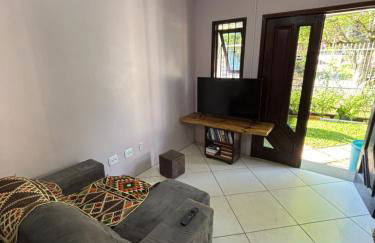 Kitnet simples com cara de casa, aconchegante, tranquilo e iluminado - Foto 1