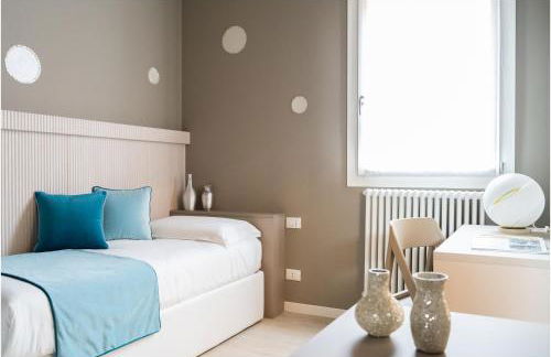 Tiffany Silver - Photo 5