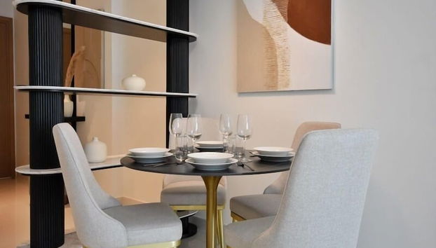 Bliss 1BR Haven with Stunning Sea Views - Foto 4, Servicio de comidas en la habitación