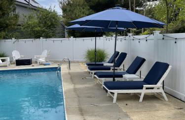 Gorgeous beach house with large pool & private beach, just 3 blocks away!! - Foto 45