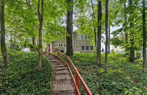 Cottage with Private Lake Access! Short distance to town - Foto 26