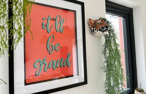 Gilmore House - 5 Bedroom Victorian Home with Hot Tub - Photo 37