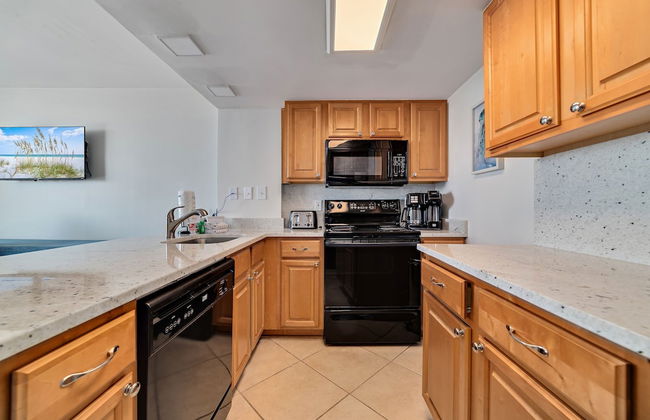 1br/1ba Sleeps 4 Near Beach w/ Breathtaking Ocean Views - Photo 8