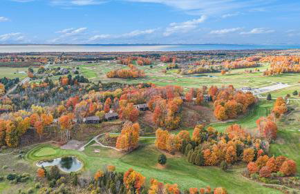 Scenic AGaMing Escape Torch Lake Views and Golf - Foto 21