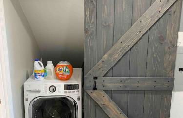 Modern 2 BR 2BA Biz Friendly Duplex with Fast Wi-Fi and Workspaces - Foto 46