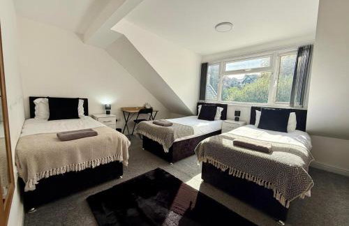 2 Bedroom Scenic Apartment, with Balcony View & Parking - Foto 3