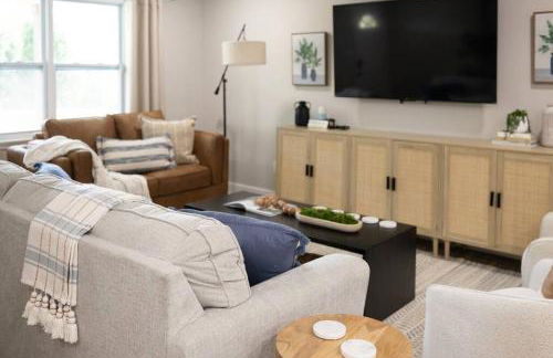 Refreshing Ranch Style Home - Photo 1