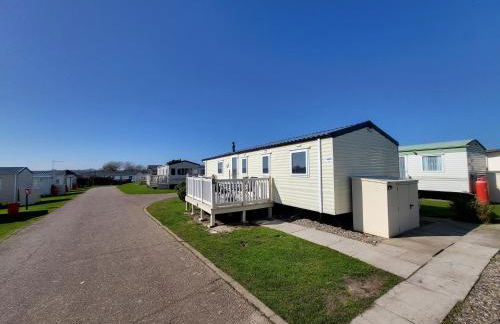 Parkdean Kessingland Beach Holiday Chalet - Photo 10