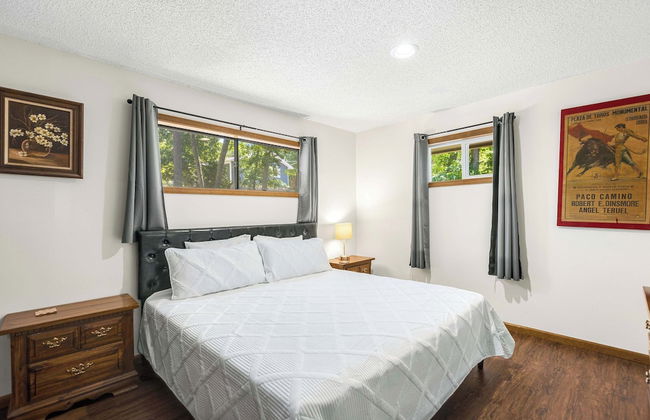 Boondock Bliss - Lakefront, Private Dock Sleeps 15! - Photo 8