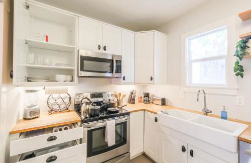 Lindale Charming Home Sleeps 4 Yard WiFi - Foto 16