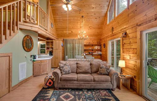 1 bedroom with a loft and hot tub cabin 45 minutes to Asheville - Foto 15