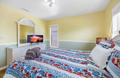 Waterfront home with pool and gameroom! - Foto 4